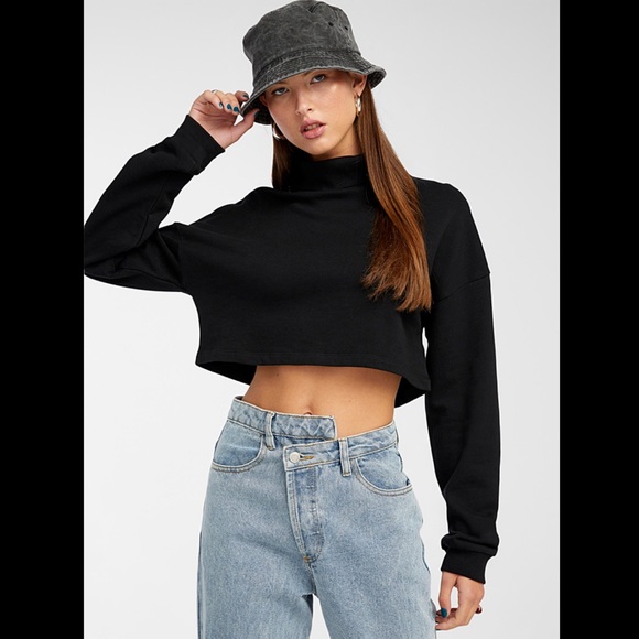 H&M Turtleneck Crop Sweatshirt - Picture 1 of 3